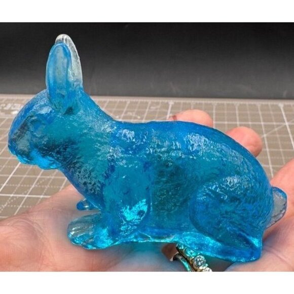 Mosser Glass Light Sea Blue Small Sitting Bunny Figure - Picture 1 of 5